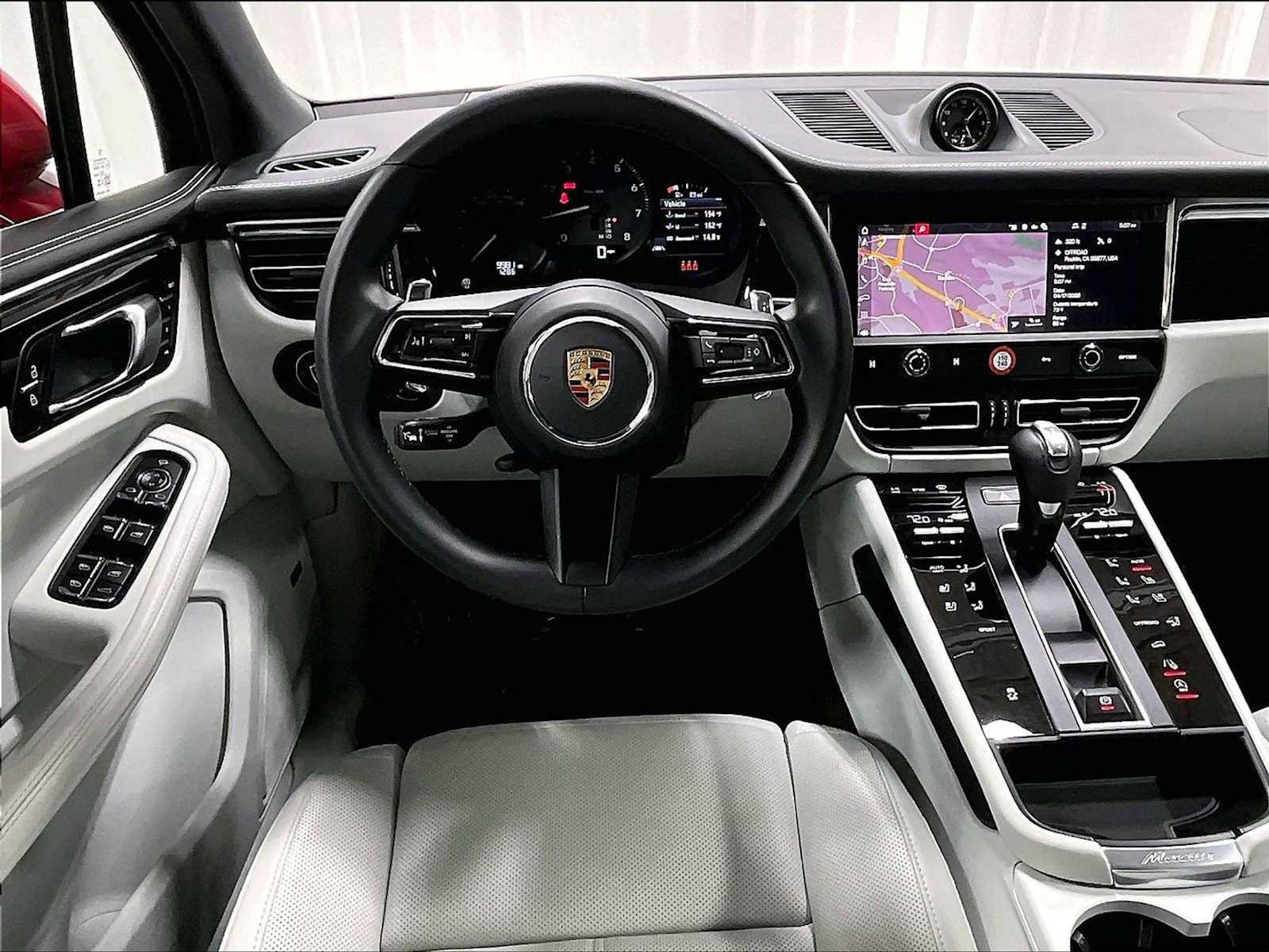 Used 2025 Porsche Macan image 15