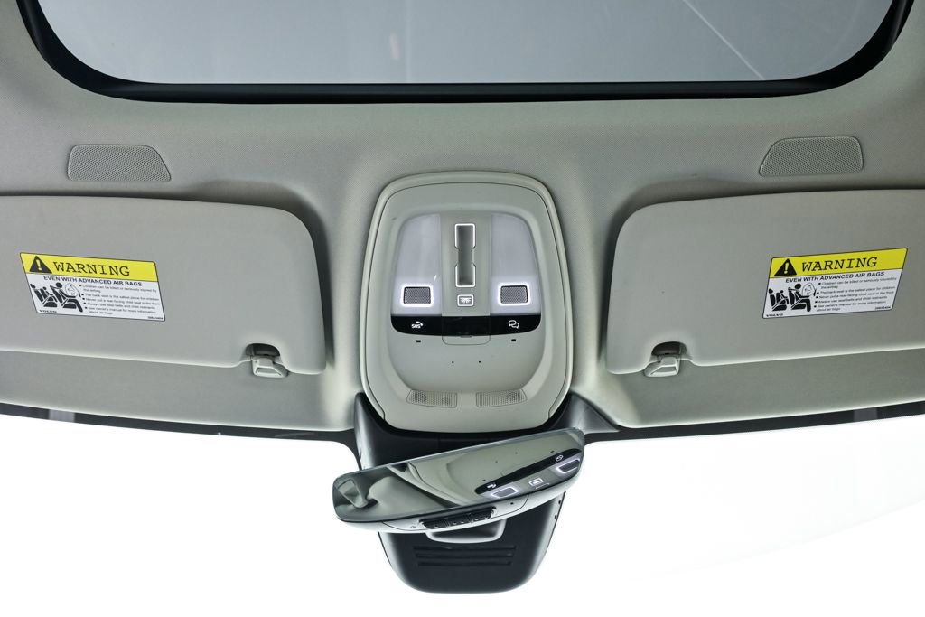 Certified 2025 Volvo S60 T8 Ultra AWD/4WD image 21