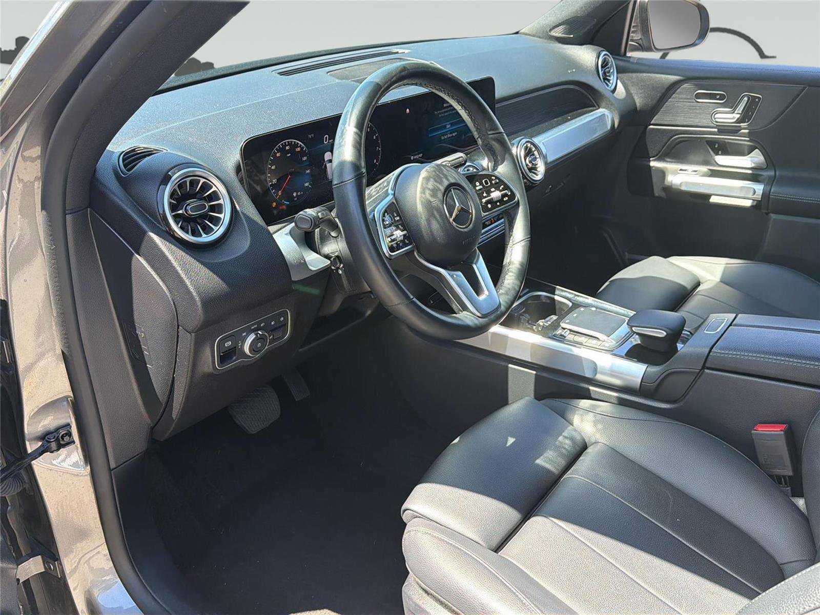 Used 2023 Mercedes-Benz GLB 250 4MATIC w/ Premium Package image 10