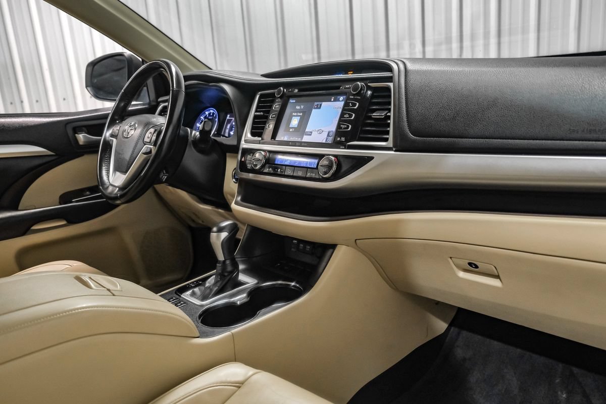 Used 2018 Toyota Highlander XLE FWD image 12