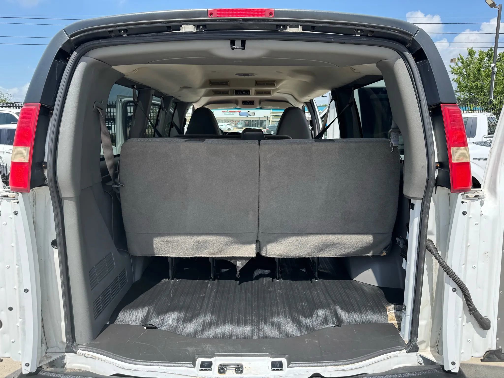 Used 2011 Chevrolet Express 2500 LS image 22