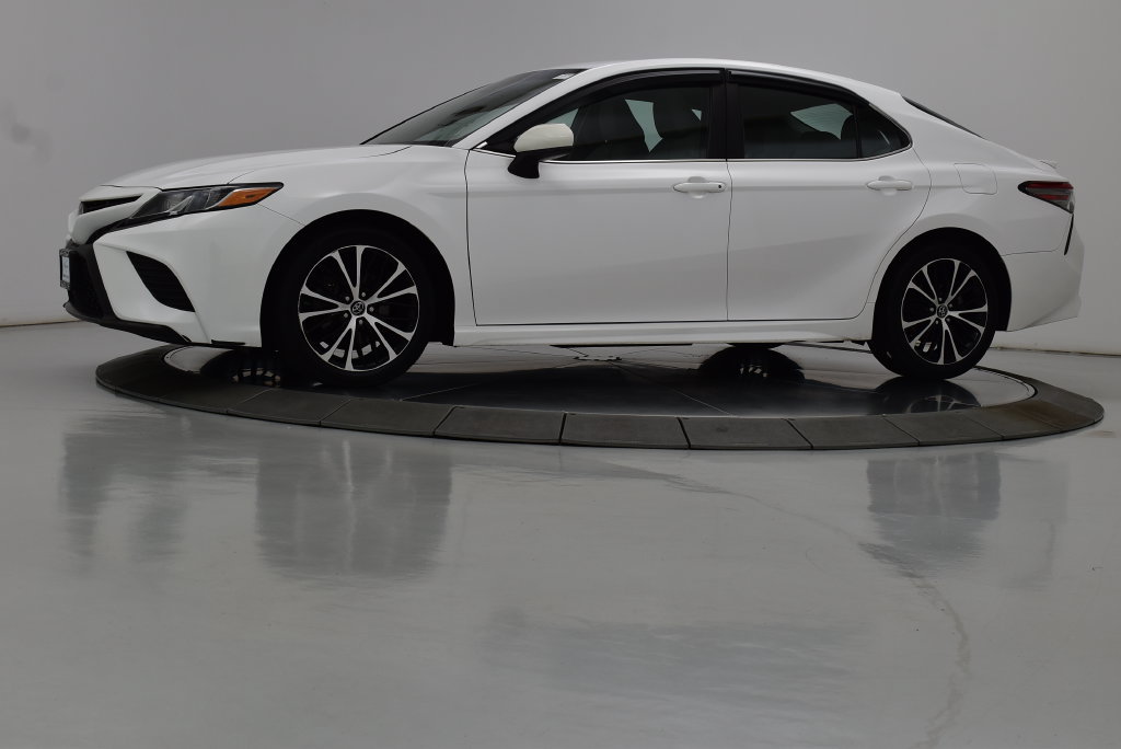 Used 2018 Toyota Camry SE FWD image 16