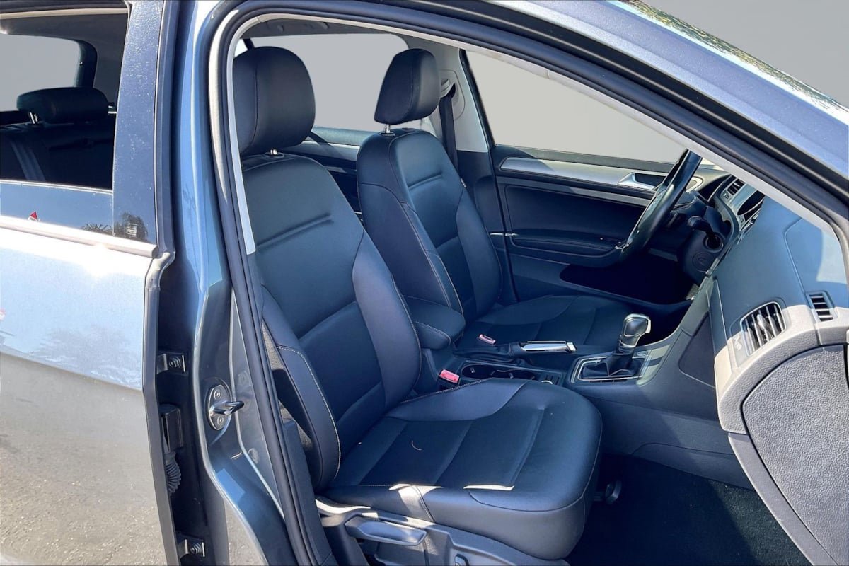 Used 2017 Volkswagen Golf SE FWD image 7
