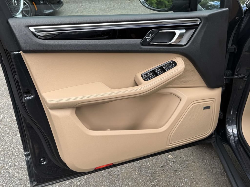 Used 2019 Porsche Macan AWD/4WD image 23