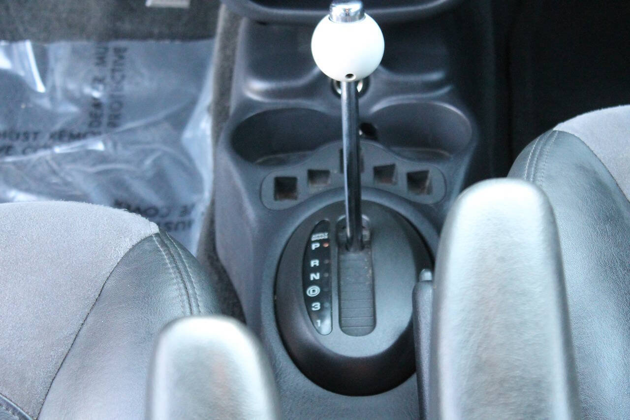 Used 2004 Chrysler PT Cruiser Limited FWD image 37