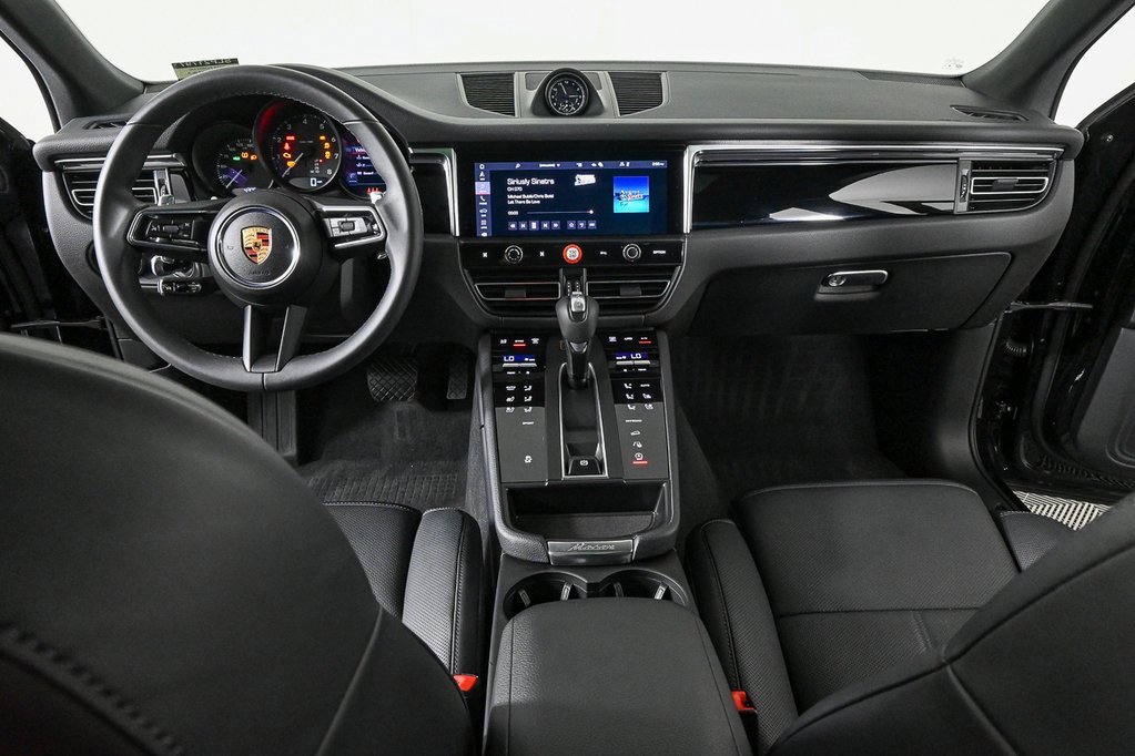 Used 2025 Porsche Macan image 20