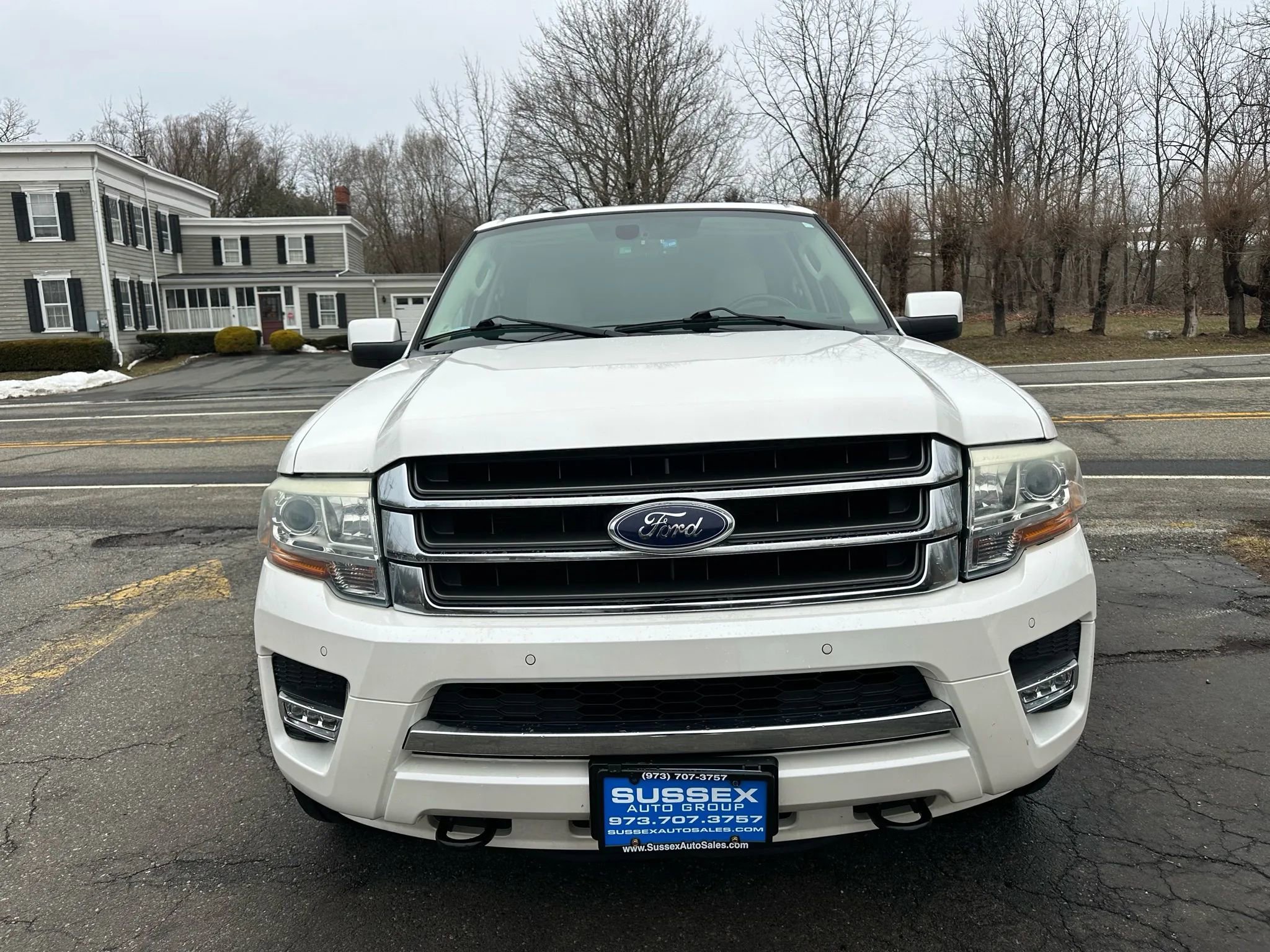 Used 2016 Ford Expedition Limited w/ Equipment Group 301A AWD/4WD image 2