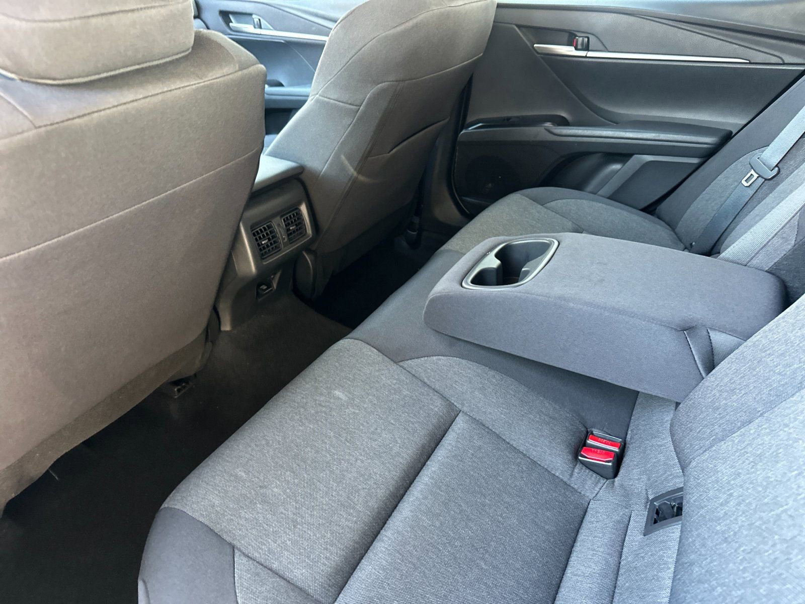 Used 2025 Toyota Camry LE image 11