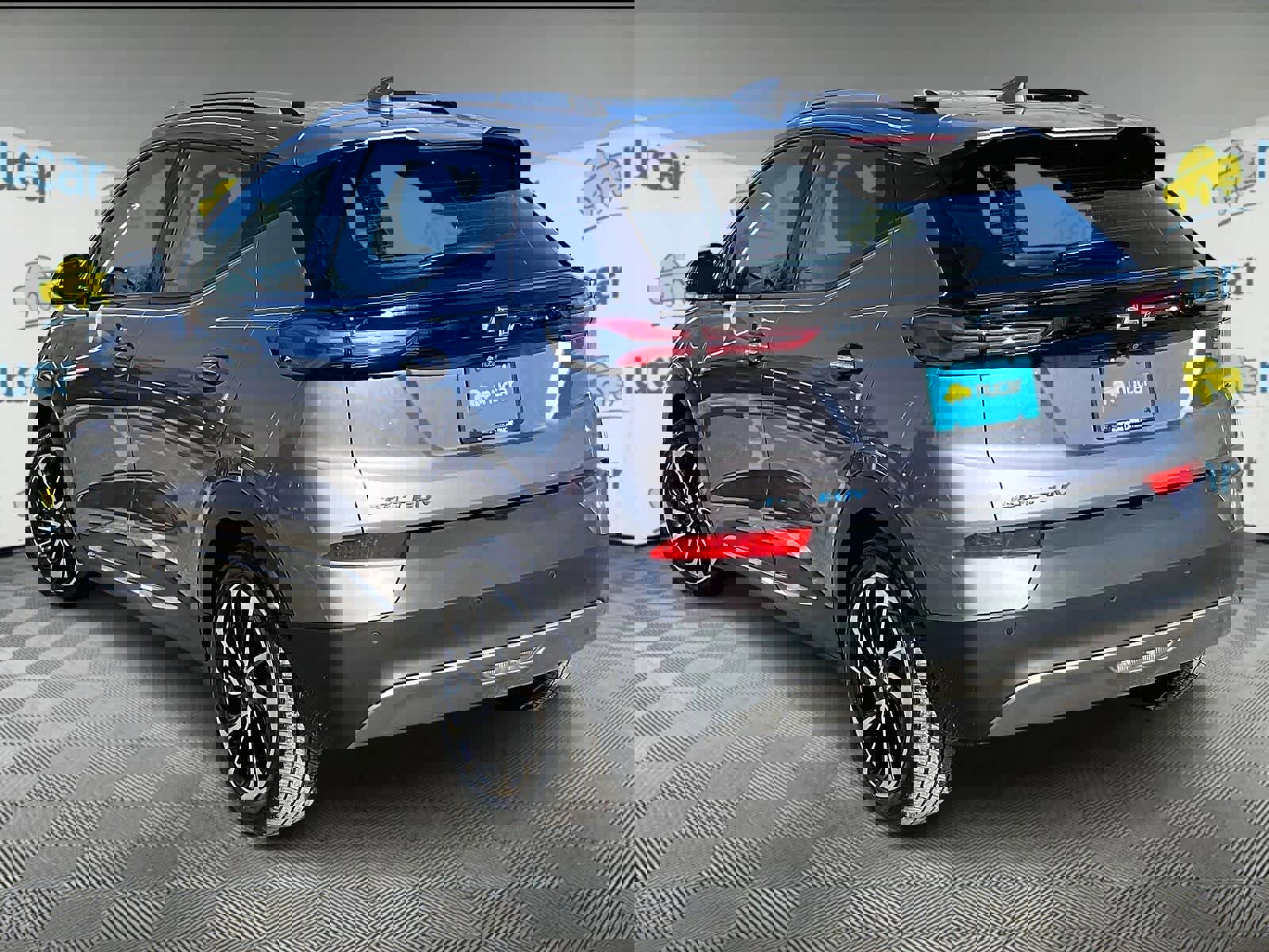 Used 2023 Chevrolet Bolt EUV Premier w/ Sun & Sound Package image 4