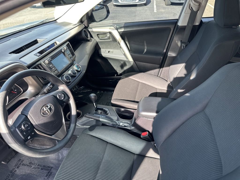 Used 2015 Toyota RAV4 LE image 14