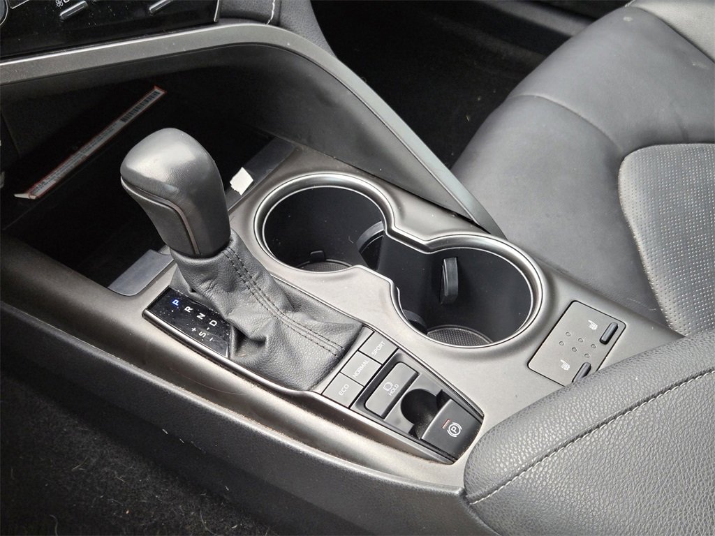 Used 2022 Toyota Camry XSE image 9