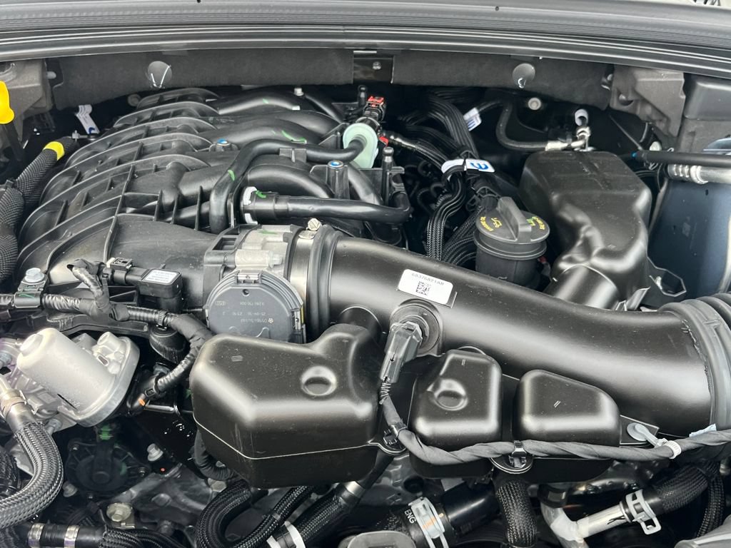 New 2025 Jeep Grand Cherokee Laredo X w/ Luxury Tech Group I AWD/4WD image 3