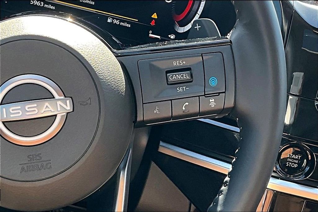 Used 2025 Nissan Pathfinder Platinum image 26