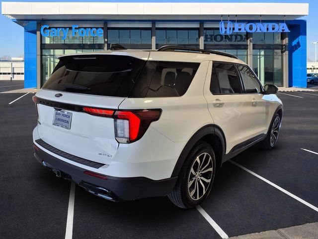 Used 2025 Ford Explorer ST-Line AWD/4WD image 2