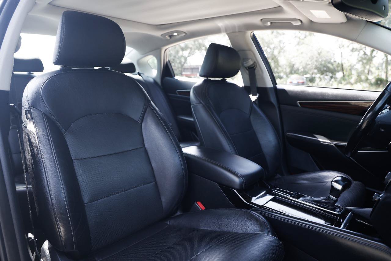 Used 2017 Kia Cadenza Premium w/ Luxury Package FWD image 18
