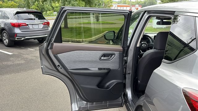 Used 2023 Nissan Rogue SV AWD/4WD image 22