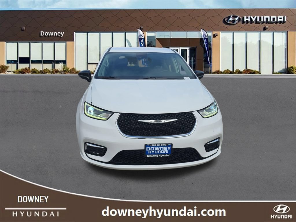 Used 2024 Chrysler Pacifica Touring-L FWD image 8