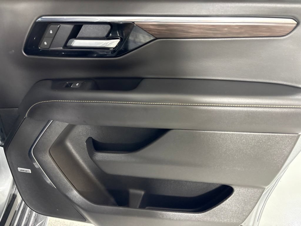 Certified 2025 Chevrolet Suburban Premier RWD image 22
