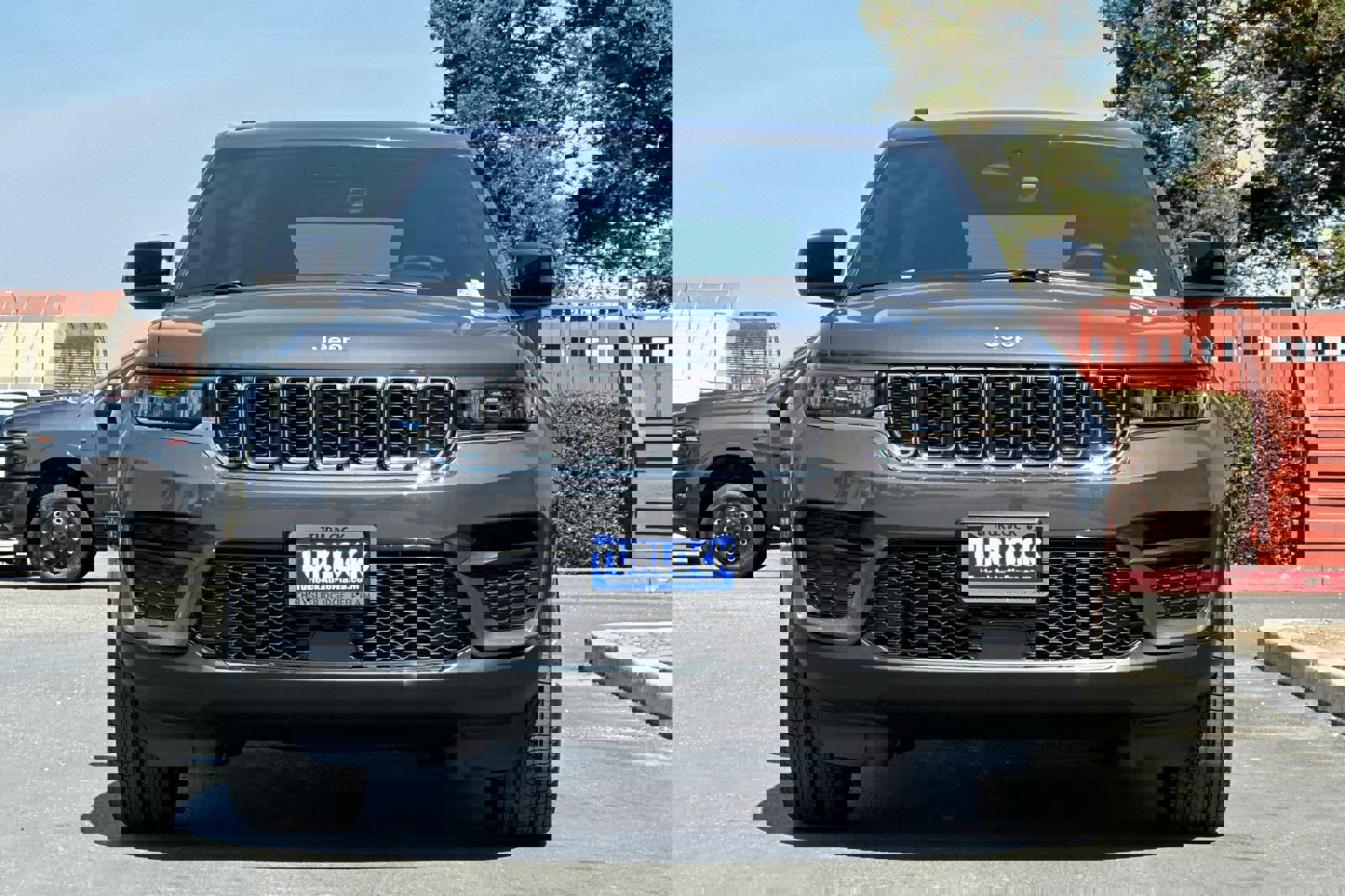 New 2025 Jeep Grand Cherokee Laredo X w/ Luxury Tech Group I image 9