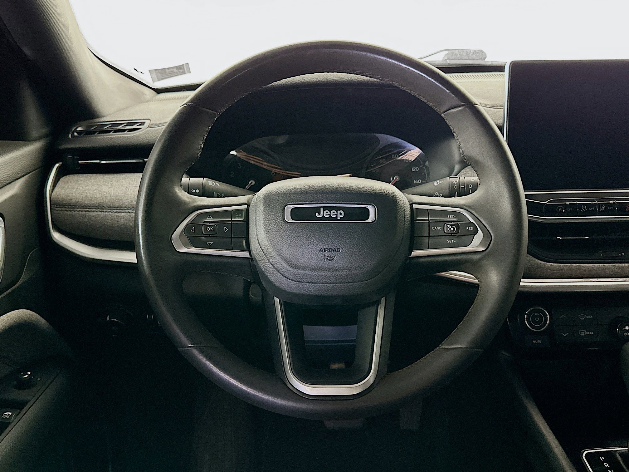 Used 2023 Jeep Compass Latitude image 18