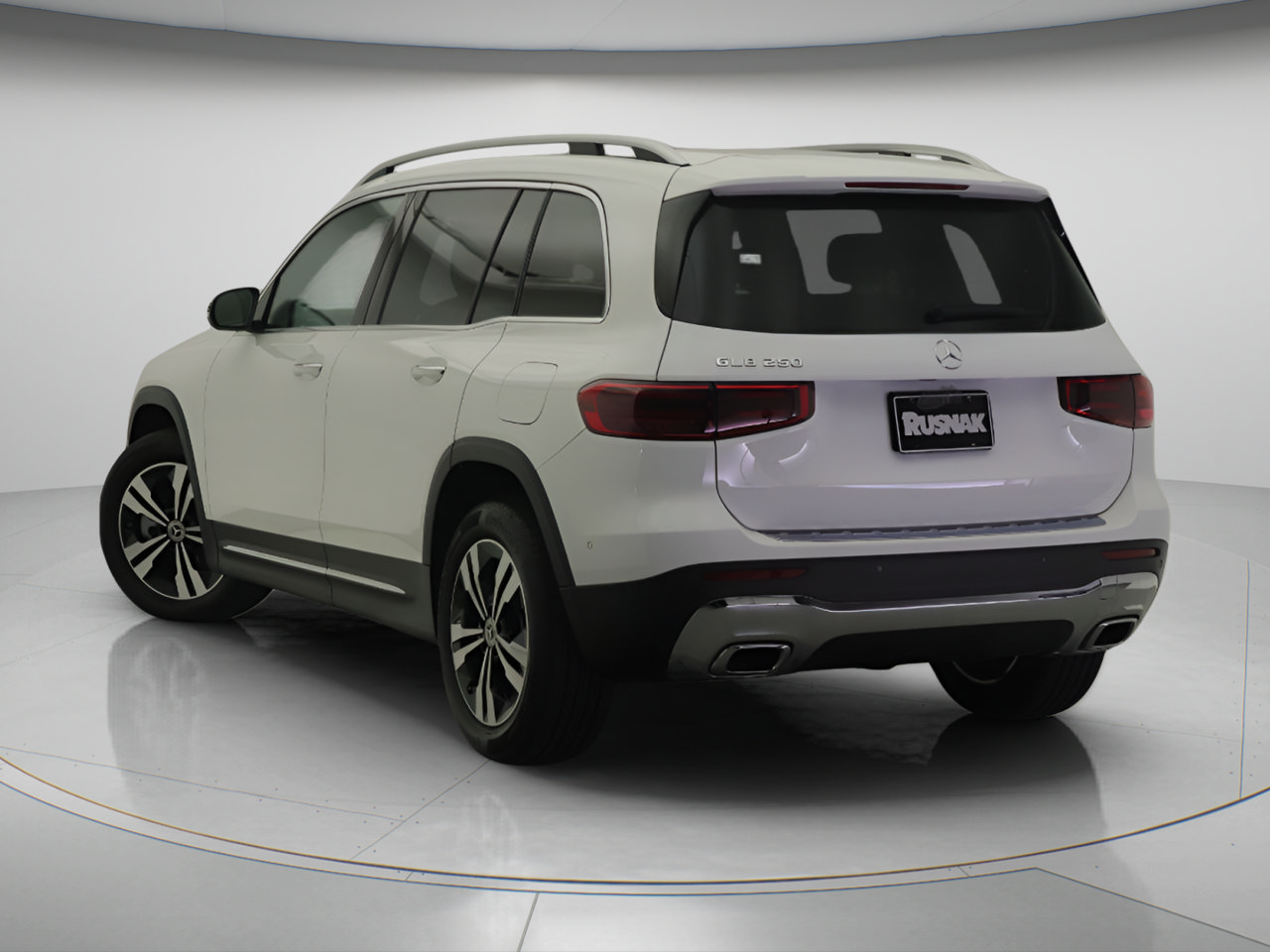 New 2026 Mercedes-Benz GLB 250 image 2