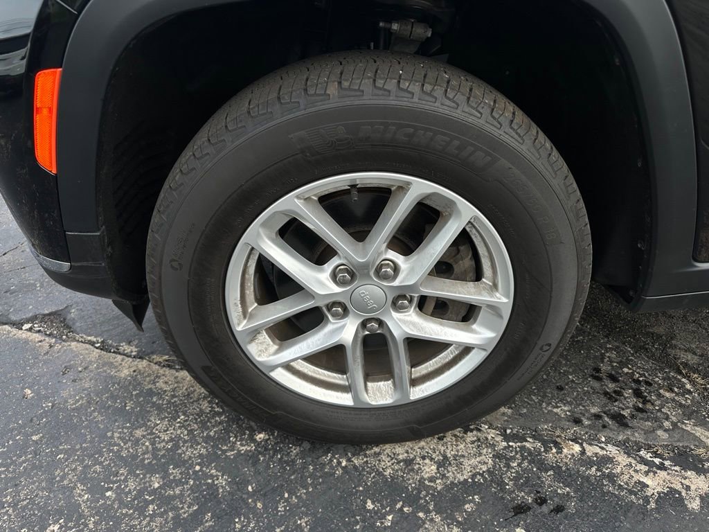 Used 2024 Jeep Grand Cherokee L Laredo AWD/4WD image 37