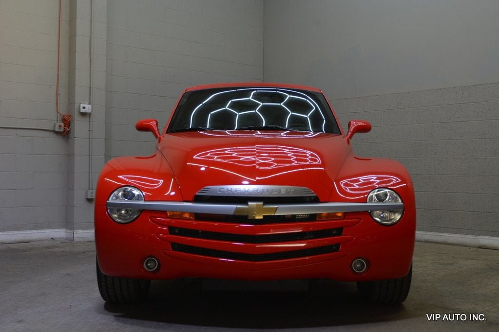 Used 2003 Chevrolet SSR w/ Preferred Equipment Group RWD image 3