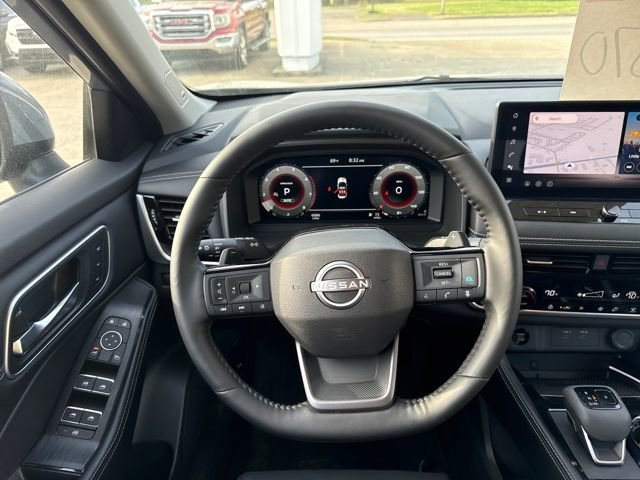 Used 2025 Nissan Rogue Platinum image 10