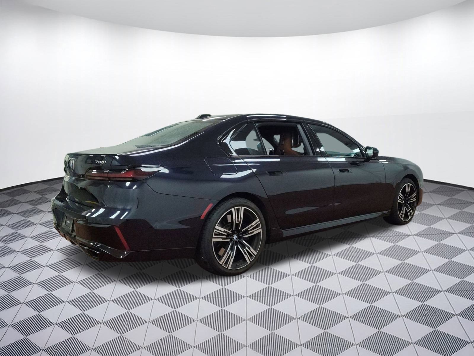 Certified 2023 BMW 760i xDrive w/ Luxury Rear Seating Package image 8