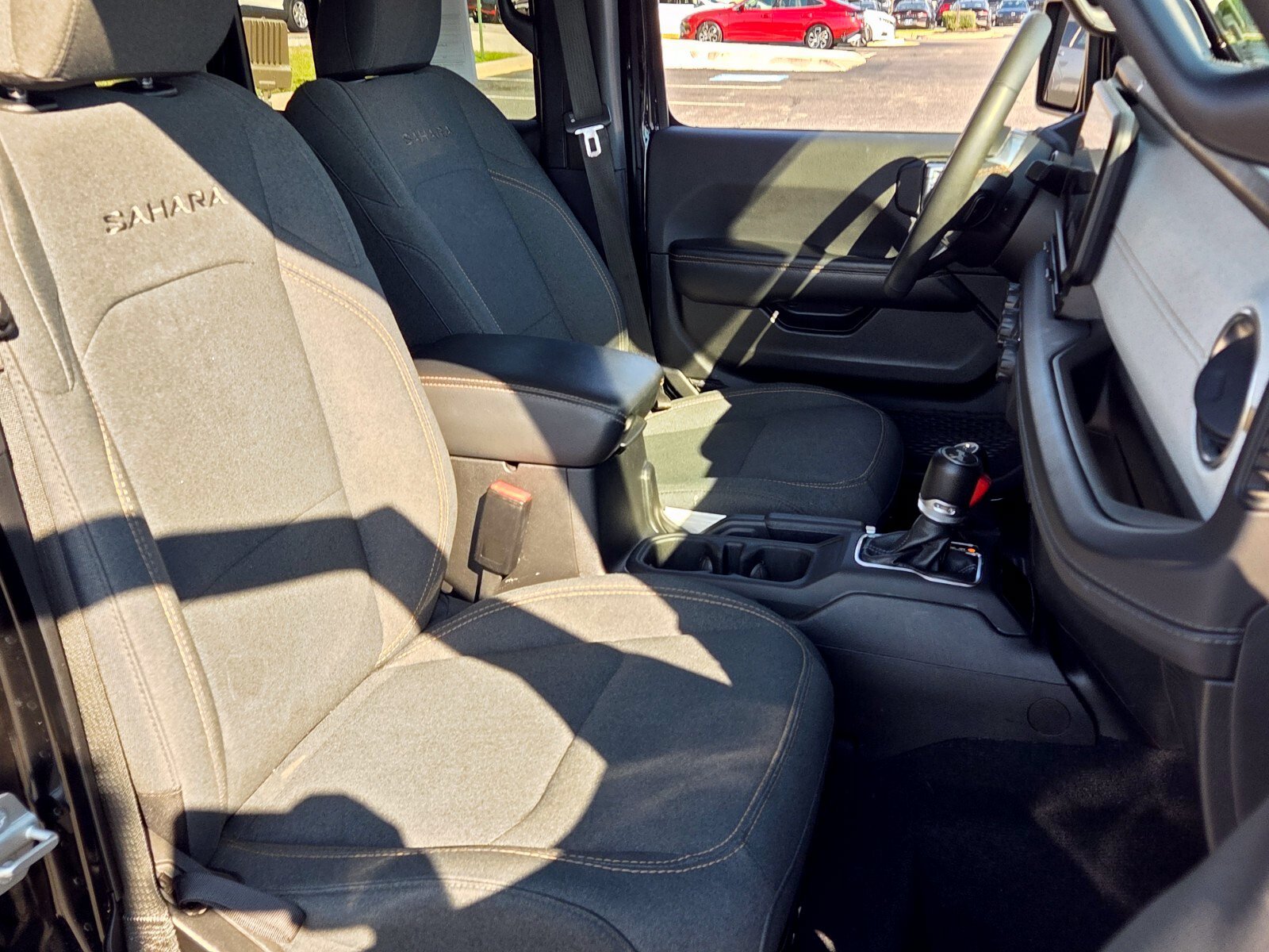 Used 2024 Jeep Wrangler Unlimited Sahara AWD/4WD image 15
