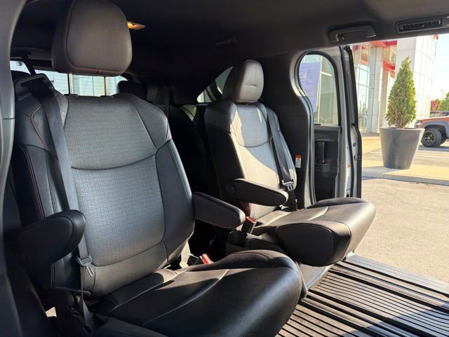 Used 2023 Toyota Sienna XSE AWD/4WD image 27