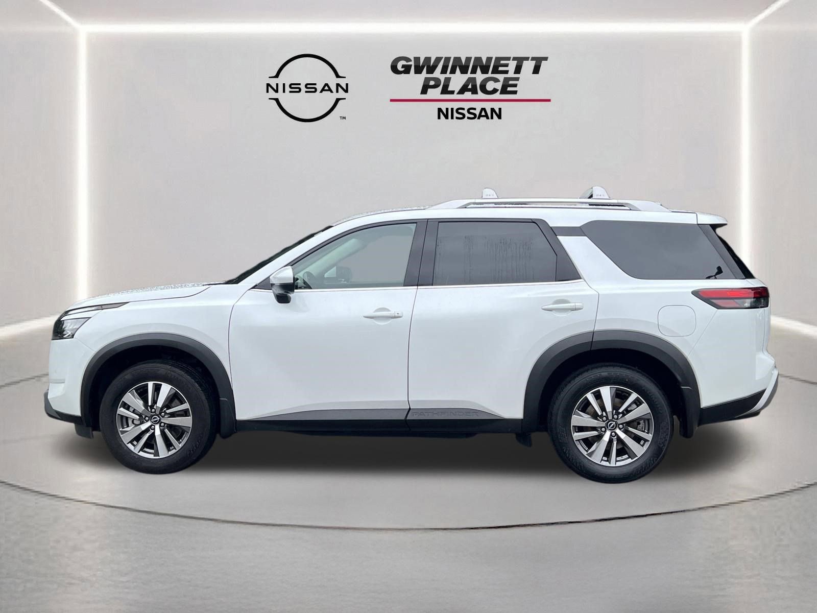 Certified 2025 Nissan Pathfinder SL w/ Black Appearance Package FWD image 23