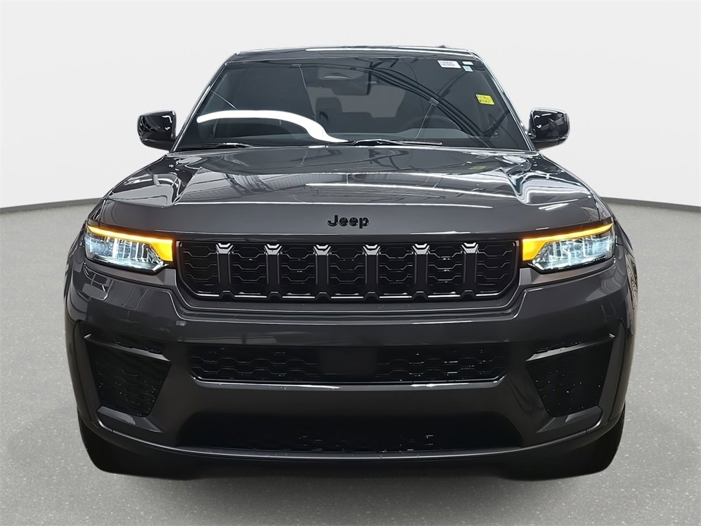 New 2026 Jeep Grand Cherokee Laredo image 2