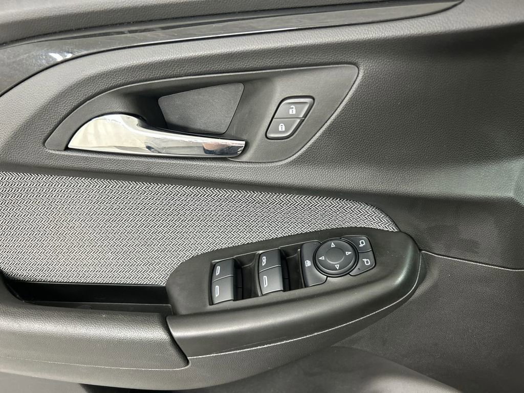 Used 2023 Chevrolet TrailBlazer LT w/ Convenience Package FWD image 11