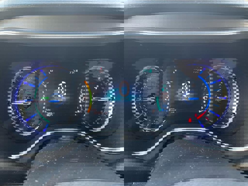 Used 2020 Chrysler Pacifica Touring w/ Cold Weather Group image 13