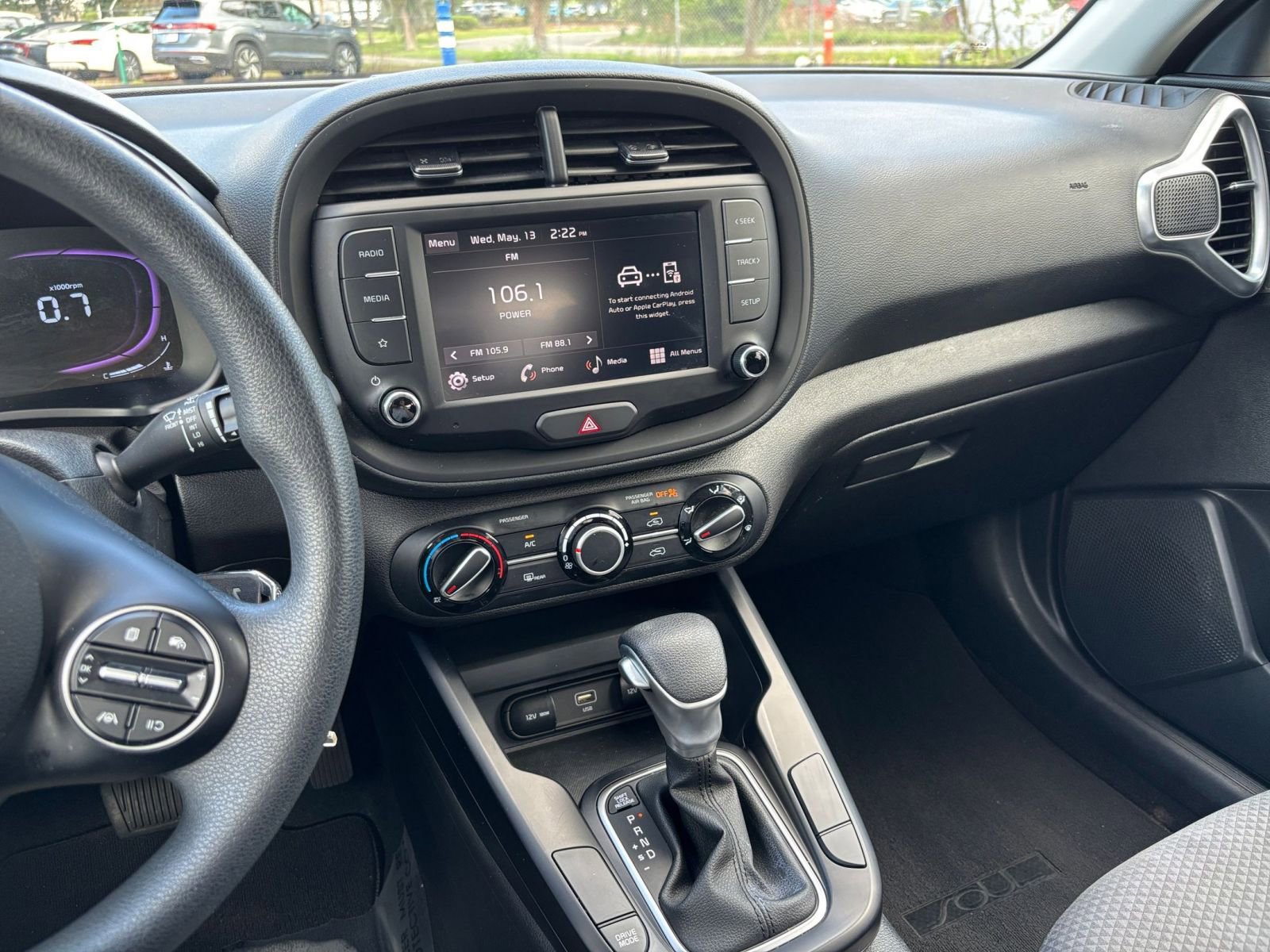 Used 2025 Kia Soul LX w/ LX Technology Package FWD image 17