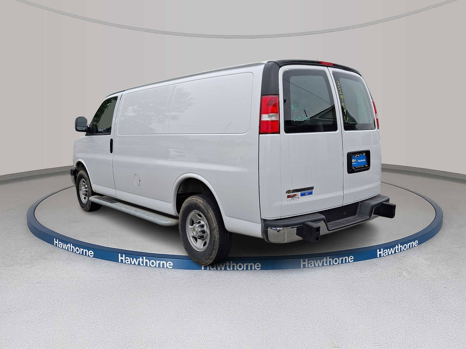 Used 2024 Chevrolet Express 2500 w/ Driver Convenience Package RWD image 4