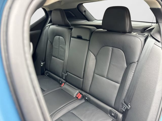 Certified 2024 Volvo XC40 B5 Plus w/ Protection Package Premier AWD/4WD image 28
