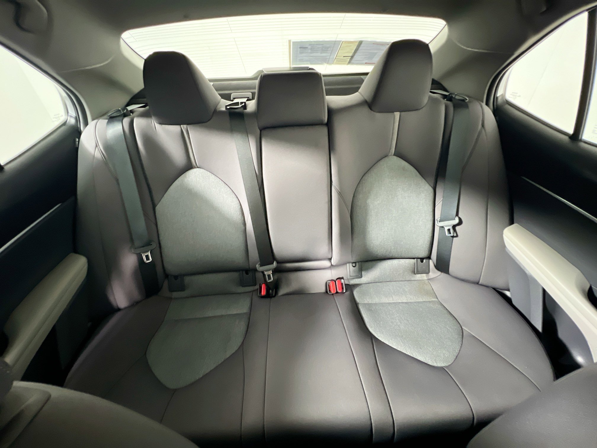 Used 2021 Toyota Camry LE image 32