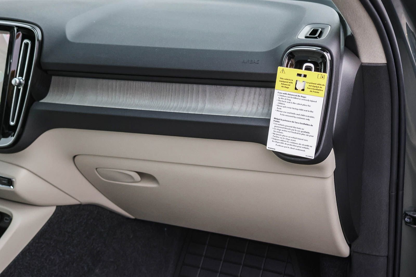 New 2026 Volvo XC40 B5 Plus w/ Protection Package Premier image 19