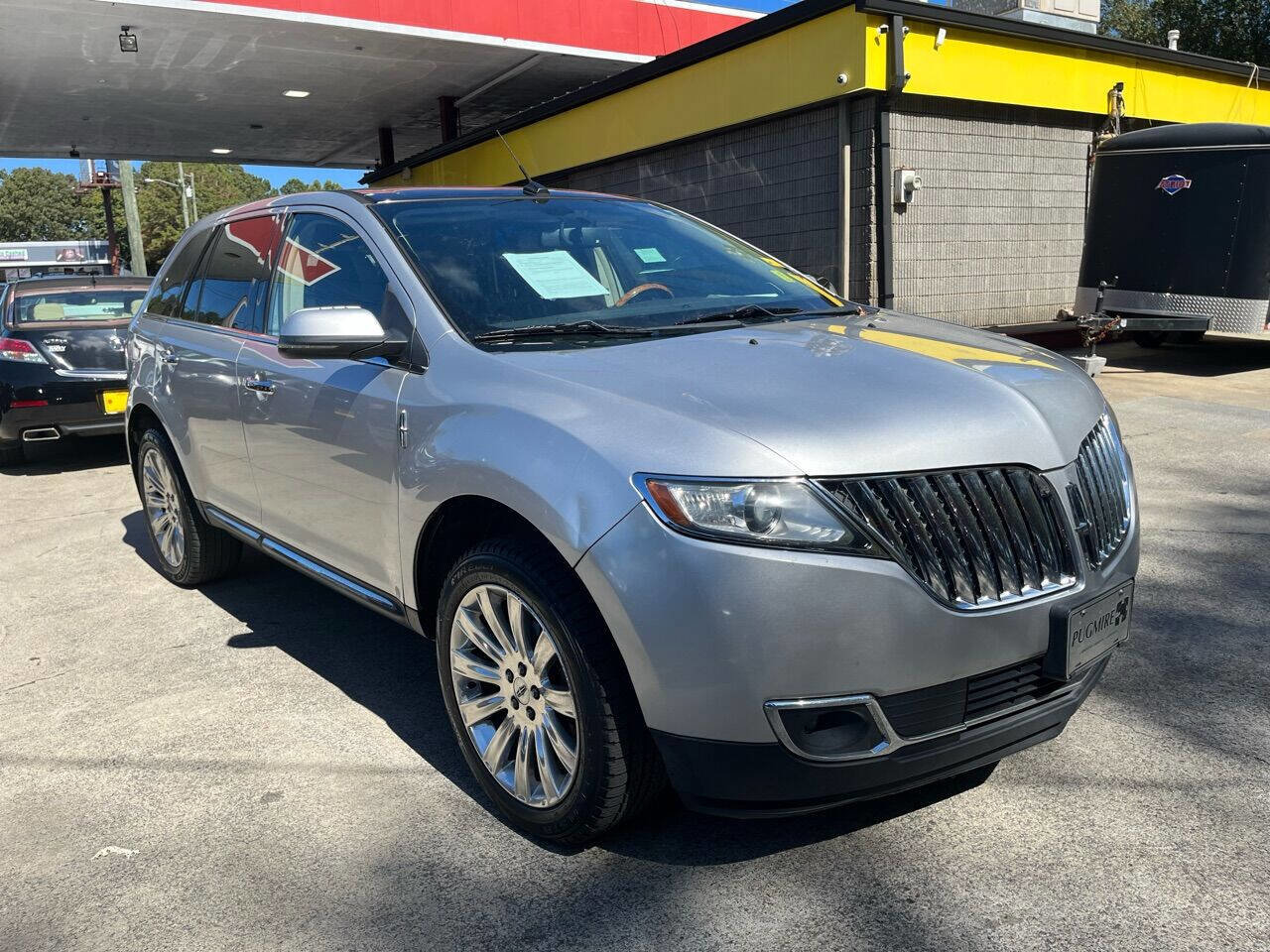 Used 2013 Lincoln MKX FWD image 3