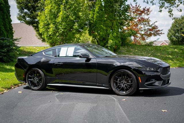Used 2024 Ford Mustang Coupe RWD image 4