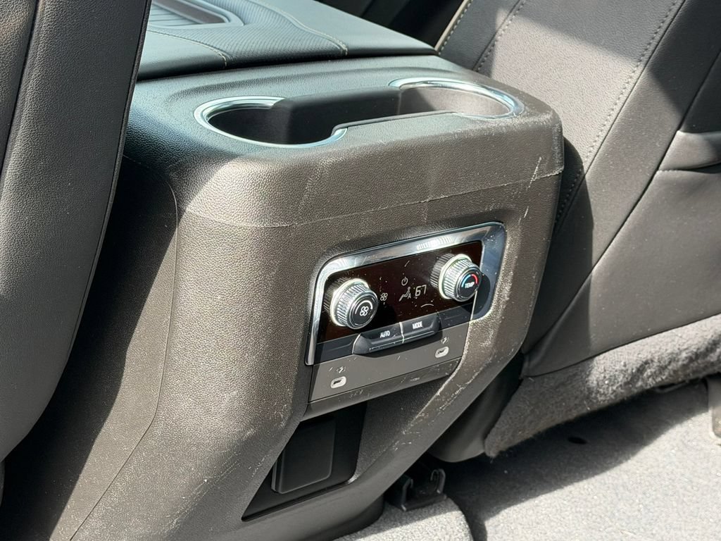 Certified 2023 GMC Yukon XL SLT AWD/4WD image 32