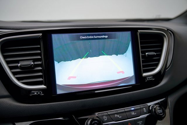 Used 2025 Chrysler Pacifica Select image 29