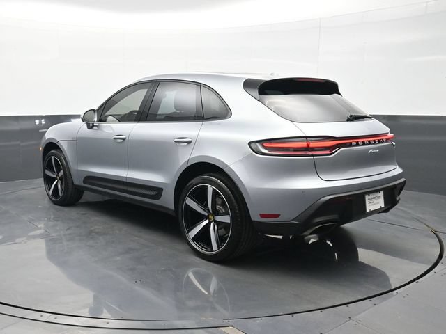 Certified 2025 Porsche Macan AWD/4WD image 3