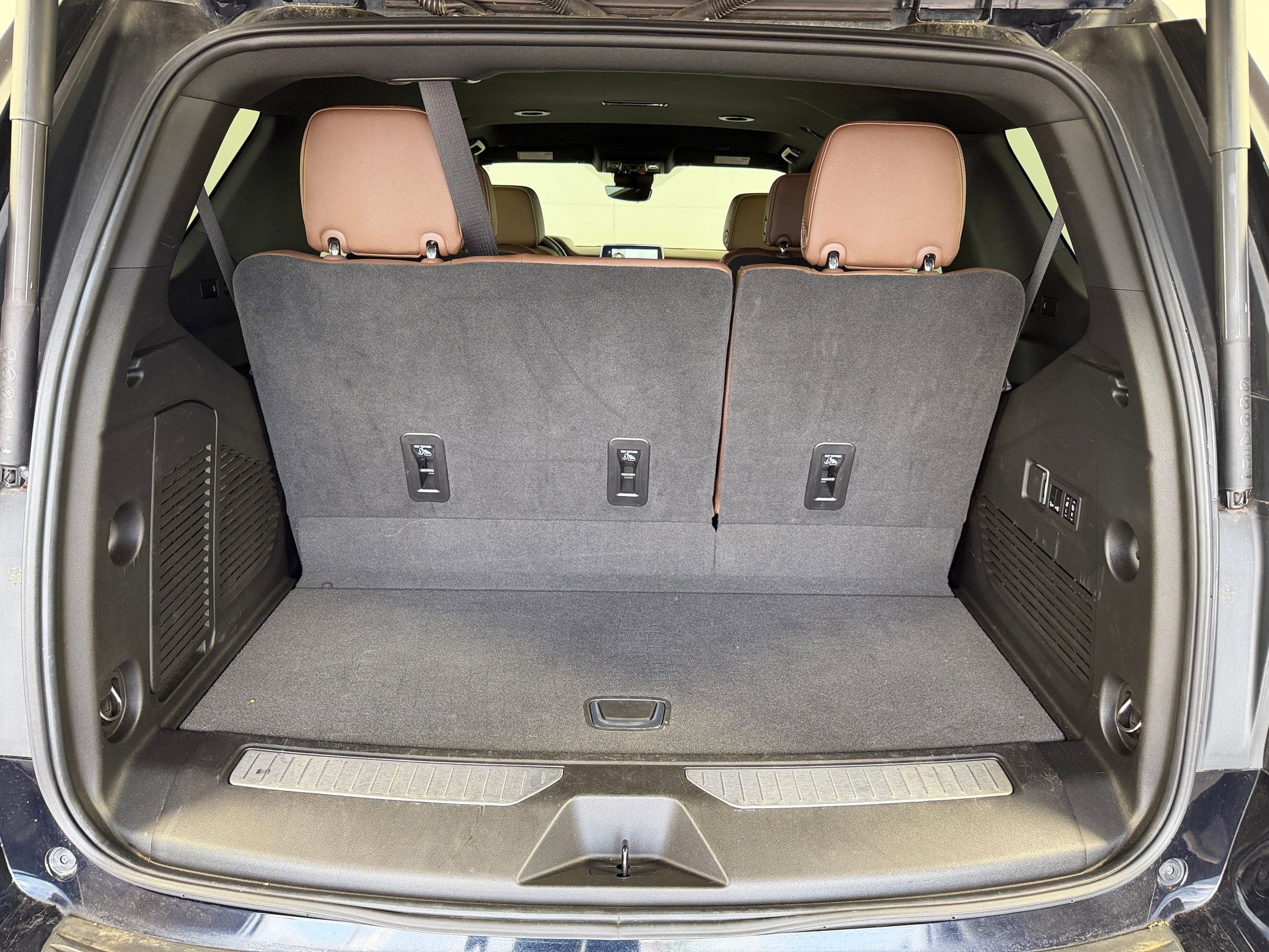 Used 2023 Chevrolet Tahoe High Country RWD image 33