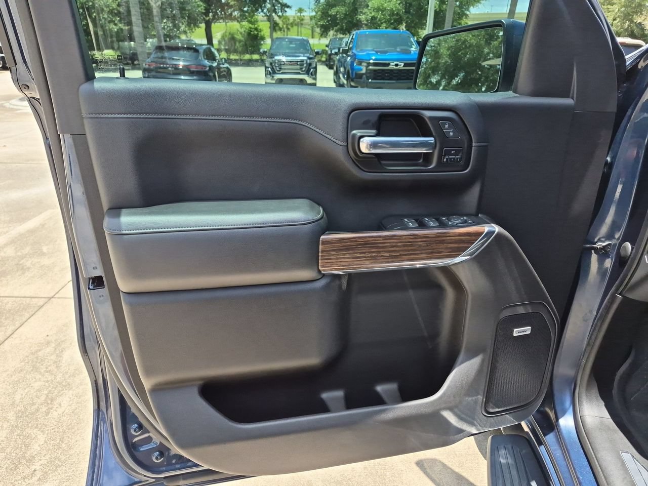 Used 2020 Chevrolet Silverado 1500 High Country w/ Technology Package AWD/4WD image 19