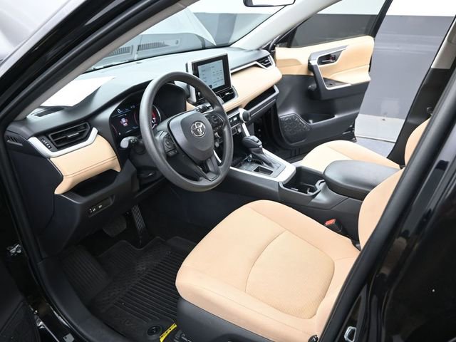 Used 2025 Toyota RAV4 LE image 5