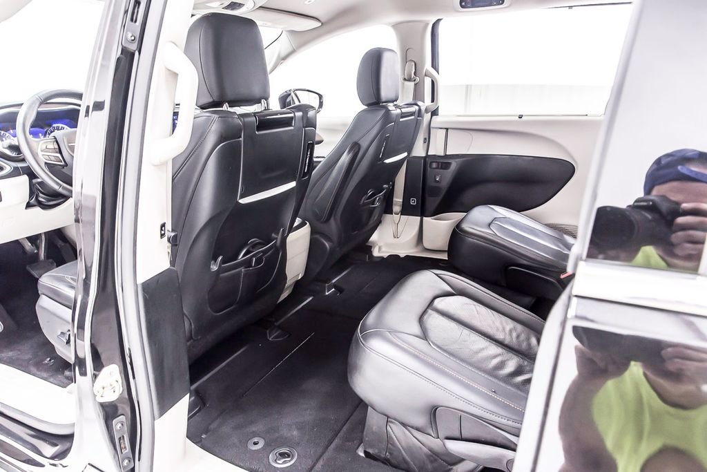 Used 2019 Chrysler Pacifica Touring-L Plus image 29