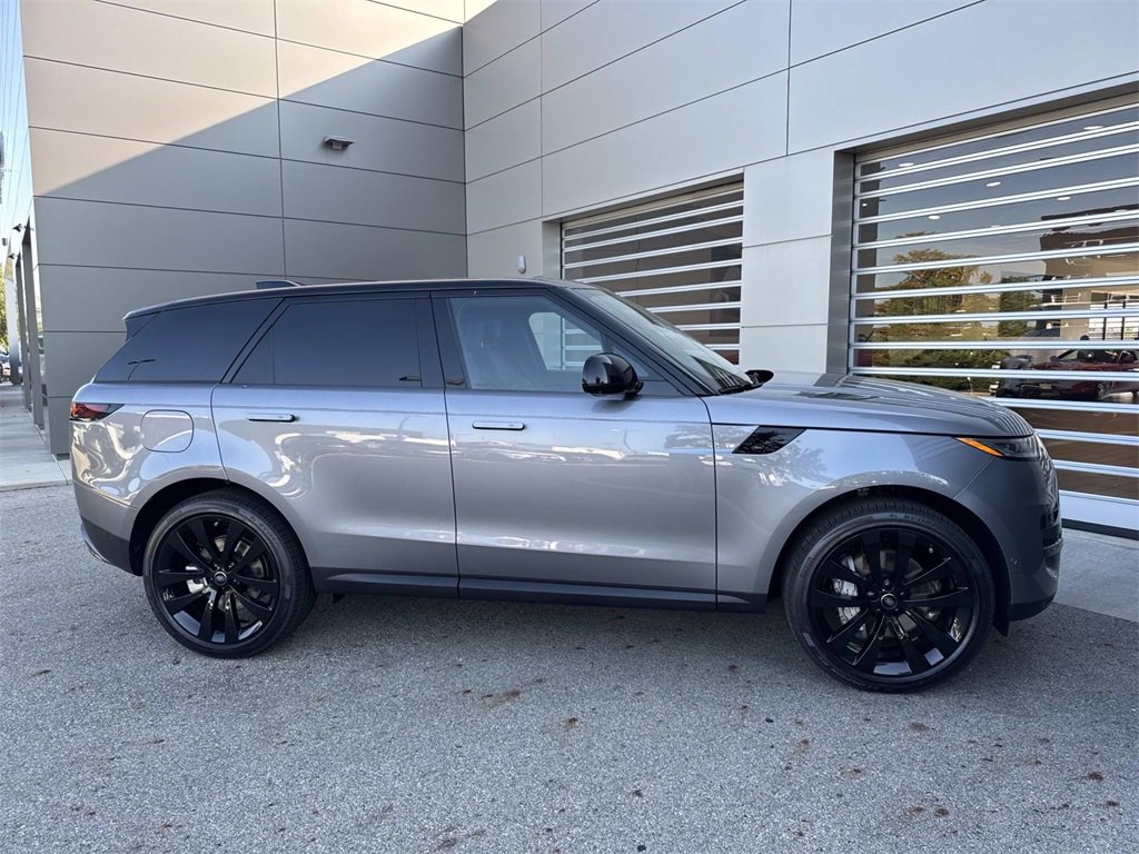 New 2025 Land Rover Range Rover Sport SE image 9